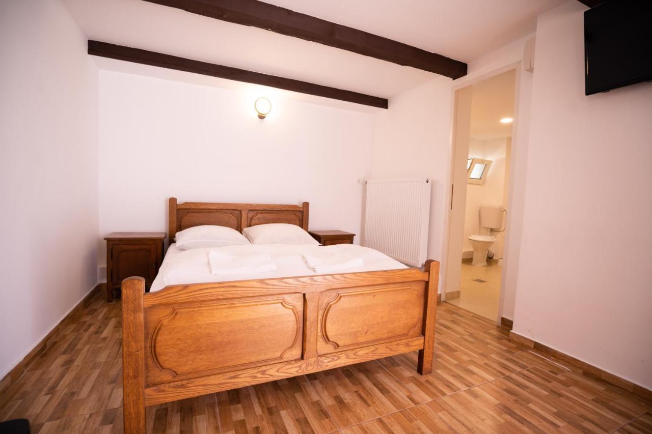 La Padure Hotel Brebu ภายนอก รูปภาพ